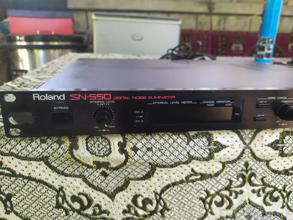 ROLAND SN-550 Noise Eliminator в Китари в гр. Асеновград