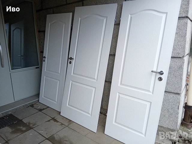 Три броя бели интериорни врати с каси,брави и ключове.75евро за брой!