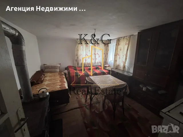 Двуетажна къща в с. Гецово, снимка 3 - Къщи - 49821969