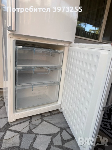 Хладилник Bosch с долна камера, снимка 2 - Хладилници - 52261756