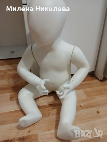 Манекен за бебешки дрехи