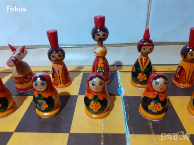 Руски дървен шах с ръчно изработени фигури матрьошки, снимка 3 - Антикварни и старинни предмети - 44263249