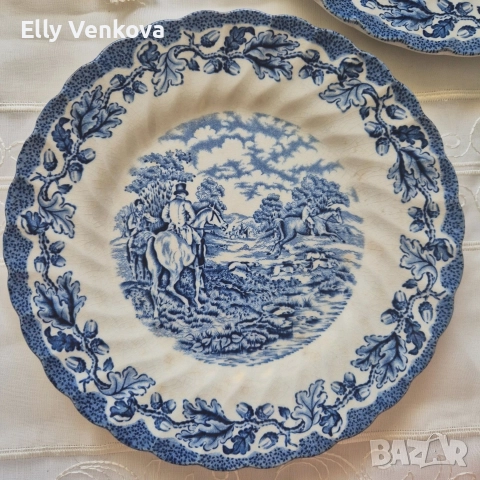 Английски порцеланови чинии и палто със син декор , снимка 3 - Чинии - 52888205