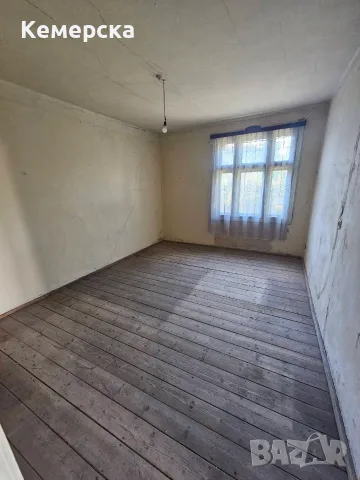 Продава едноетажна къща заедно с 2/3 ид.ч от двора в широк център, снимка 7 - Къщи - 55884742