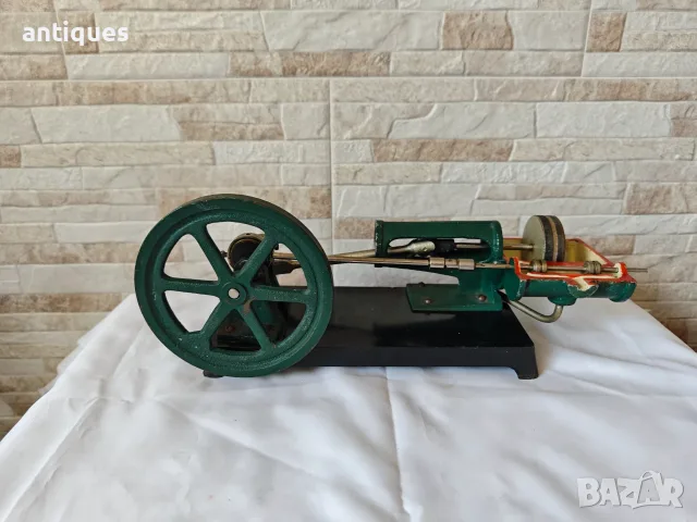 Стар макет на парен двигател - Български от средата на века - Учтехпром, снимка 5 - Антикварни и старинни предмети - 56078157