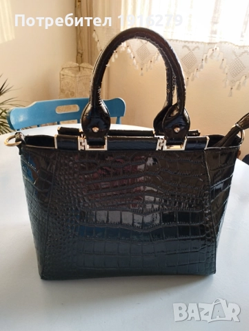 Продавам чанта естествен лак 