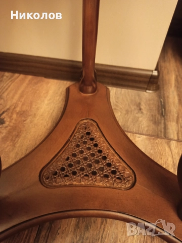 Старинна помощна масичка с лебеди, снимка 3 - Антикварни и старинни предмети - 52573837