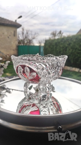 Прекрасна кристална бонбониера на 3 масивни крачета, снимка 2 - Аксесоари за кухня - 52619248