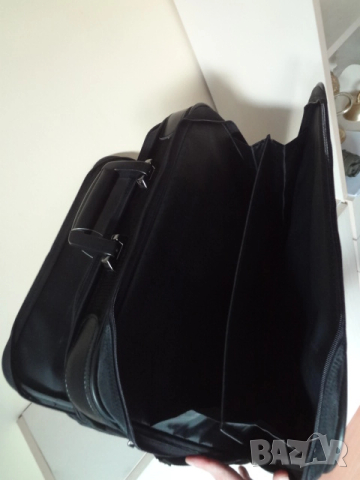 Чисто нова италианска бизнес чанта за лаптоп компютър, снимка 11 - Лаптоп аксесоари - 53078416