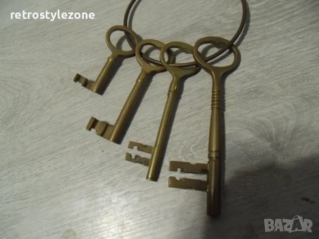 № 7797 комплект от 4 броя стари бронзови ключове  , снимка 2 - Други ценни предмети - 48409280
