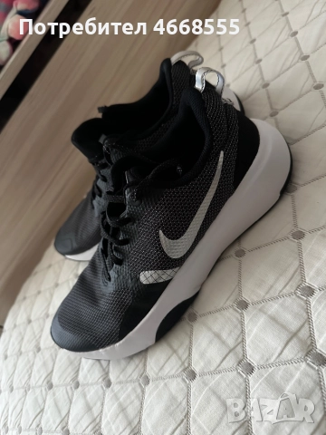 Продавам чисто нови оригинални обувки Nike .