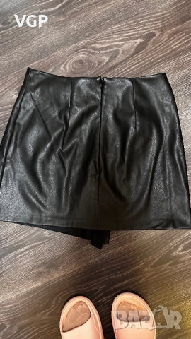 Черна кожена пола, снимка 2 - Поли - 52745870