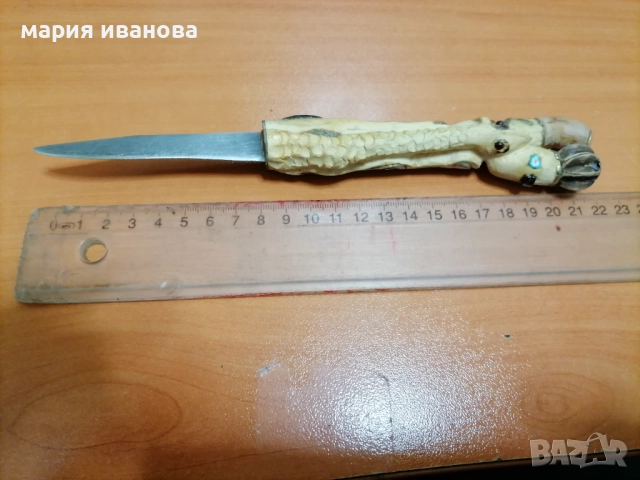 Нож с резбована дръжка чемшир бронз камъни