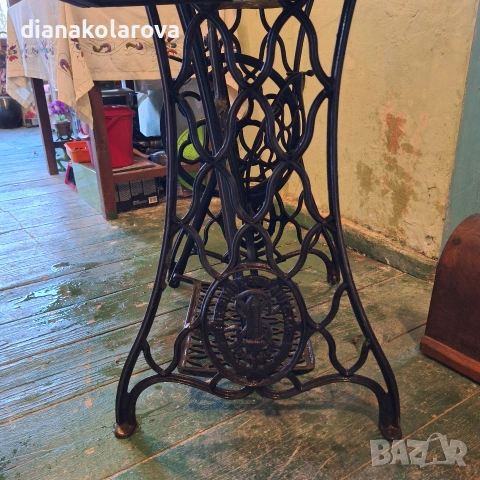 Синигер шевна машина , снимка 2 - Антикварни и старинни предмети - 54179222