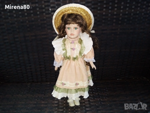 Колекционерска порцеланова кукла, снимка 2 - Колекции - 52640955