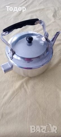 Продавам стар електрически чайник