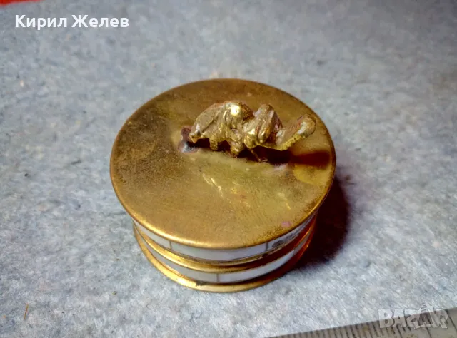 СТАРА БРОНЗОВА КУТИЙКА За ПУДРА БАЛСАМ МЕХЛЕМ и ДРУГО със СЛОНЧЕ Ръчно ИНКРУСТИРАНА със СЕДЕФ 47812, снимка 5 - Други ценни предмети - 47562293