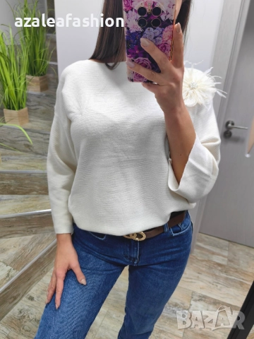 Дамски пуловер с брошка