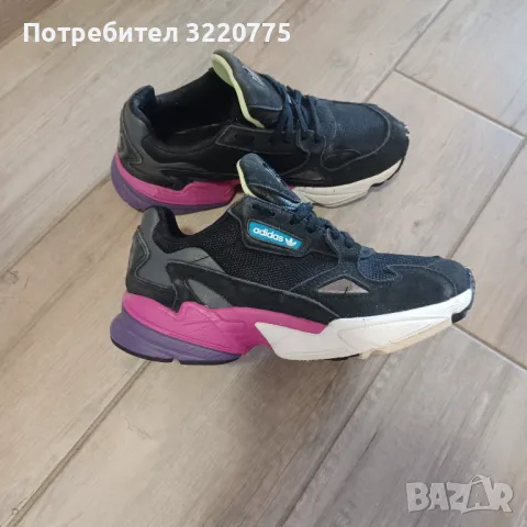 Дамски маратонки Adidas, номер 37, снимка 1 - Маратонки - 47394836