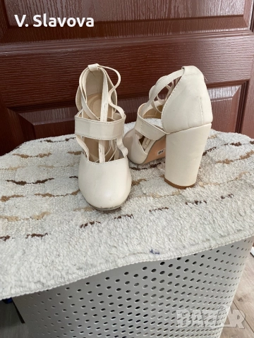 Обувки с ток, снимка 2 - Дамски обувки на ток - 52445873