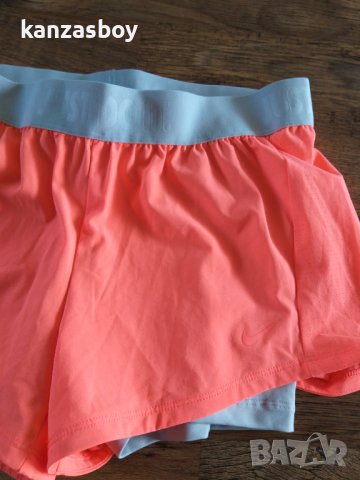nike - страхотни  дамски шорти, снимка 9 - Къси панталони и бермуди - 36783221