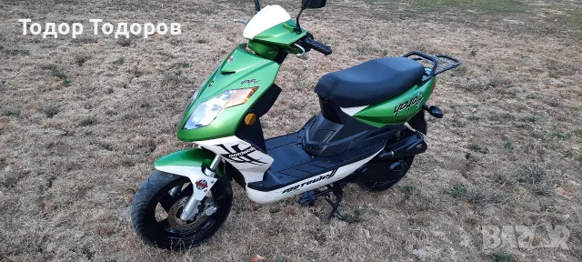 Скутер 870км. 49cc 4т. С документи , снимка 3 - Мотоциклети и мототехника - 56106288