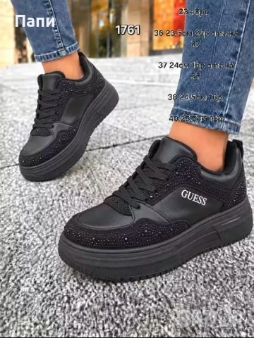 Дамски сникърси Guess в черно с камъчета 