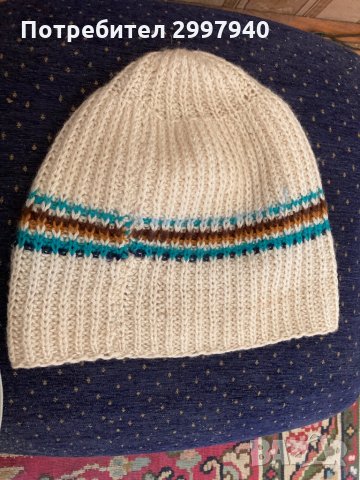 Зимна шапка ръчно плетена, снимка 3 - Шапки - 33755102