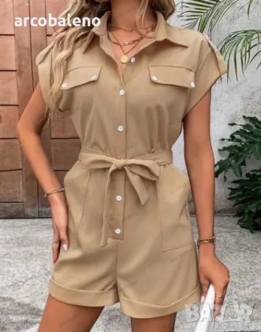 Дамски къс гащеризон с колан, висока талия и ревер.