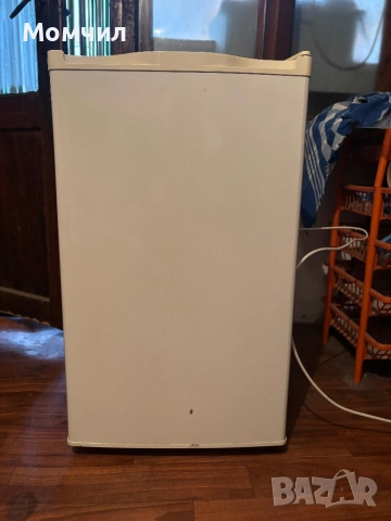 Продавам хладилник Neo