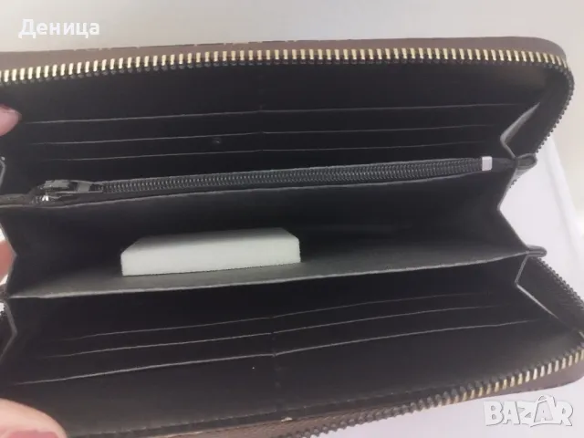 Протмоне Кафяво на  GUESS , снимка 2 - Портфейли, портмонета - 48225189