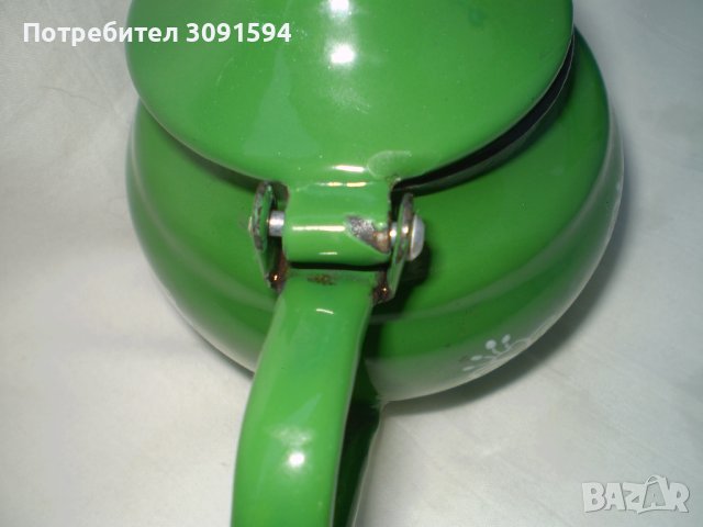 Стар малък ЗЕЛЕН емайлиран чайник  05L, снимка 4 - Други ценни предмети - 44390536