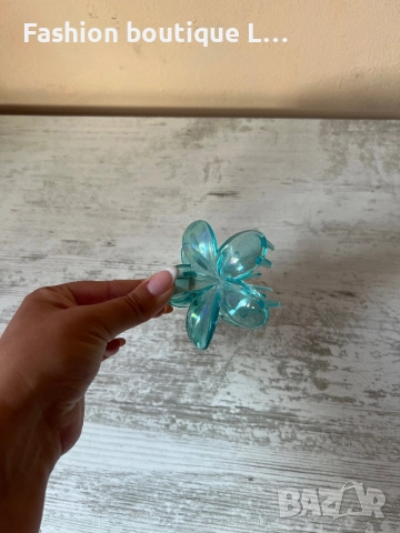 Синя шнола за коса с хавайско цвете 🩵, снимка 4 - Аксесоари за коса - 52412146