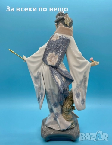 Lladro Spain  Japanese Geisha “Teruko” w/ Folded Parasol  “Гейшата” Код P1697, снимка 3 - Декорация за дома - 52960364