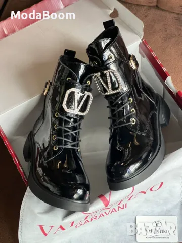 Valentino дамски черни лачени боти 