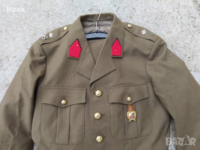 Парадна военна униформа , снимка 1 - Антикварни и старинни предмети - 38590562