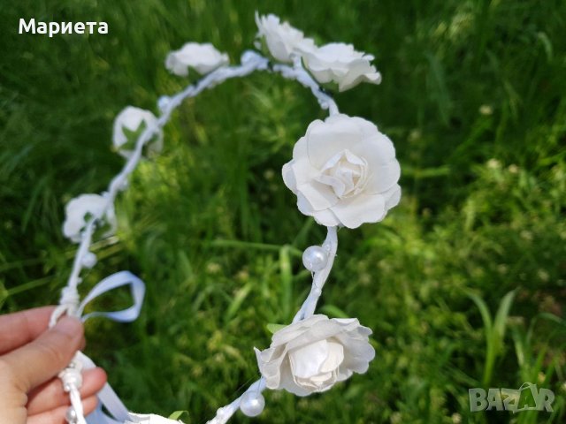 Венец за коса в бяло с Цветя и перлички за Сватба или Кръщене Аксесоар за коса Бяло Венче с цветя , снимка 4 - Аксесоари за коса - 36735613