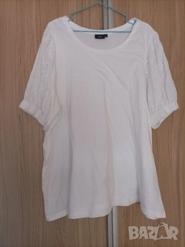 Макси бяла, памучна тениска с бродирани ръкави 