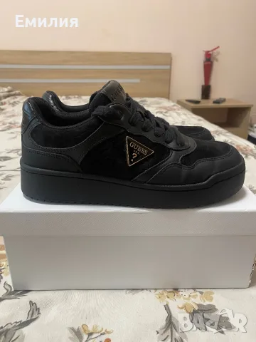 Оригинални маратонки ,,Guess,, 