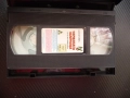 Червената шапчица VHS филм приказка класическа добрата баба злия вълк добри животни в гората помагат, снимка 2