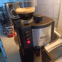 Кафе машина Делонги Тревизо с ръкохватка с крема диск, работи отлично и прави хубаво кафе с каймак , снимка 2 - Кафемашини - 38460250