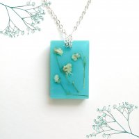 📢НОВО📢Колие "Нежно сияние" от епоксидна смола и естествени цветя , снимка 1 - Колиета, медальони, синджири - 37870271
