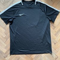 Спортна тениска Nike, снимка 1 - Спортни дрехи, екипи - 44293385