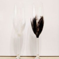 Сватбени чаши бяло и черно, снимка 1 - Сватбени аксесоари - 42823297