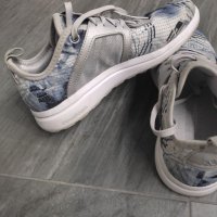 Дамски маратонки Adidas, снимка 2 - Маратонки - 38504961