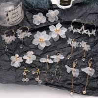 Нежни висулки бели цветя, снимка 1 - Обеци - 37867677