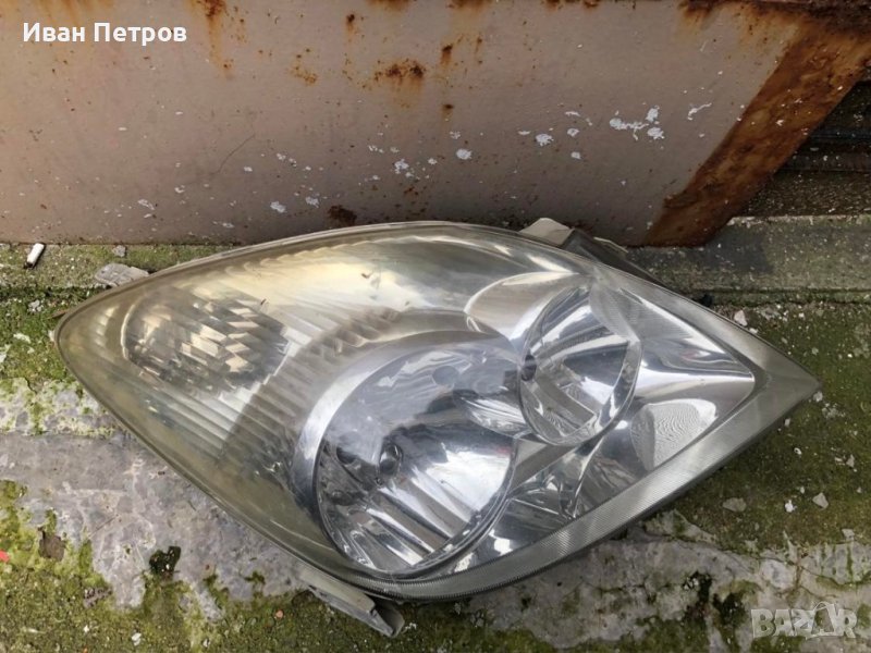 Фар за Тойота Корола Версо/Toyota Corolla Verso 2004, снимка 1