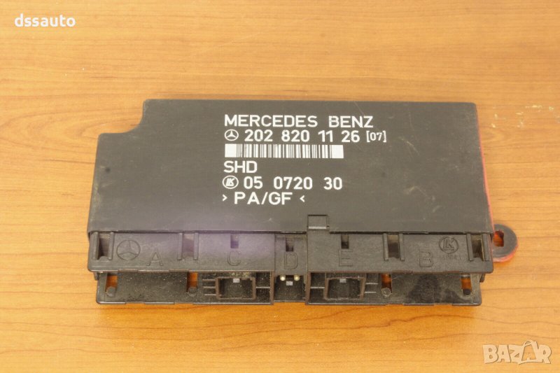 Комфорт модул Mercedes W202 W124 2028201126 [07] SHD, снимка 1