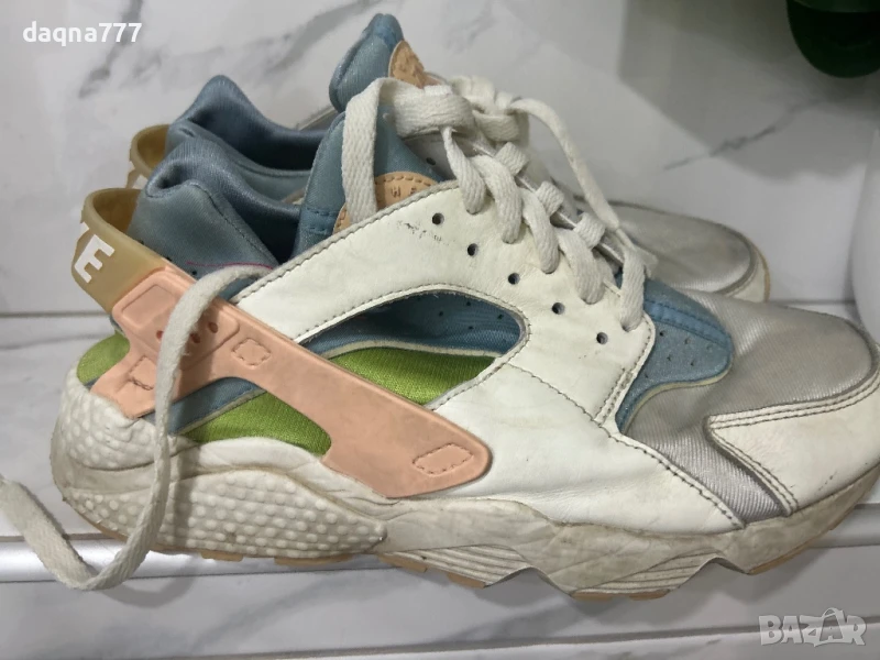 Маратонки Nike W Air Huarache SE Sail/ Arctic Orange-Worn Blue-Vivid Green, снимка 1