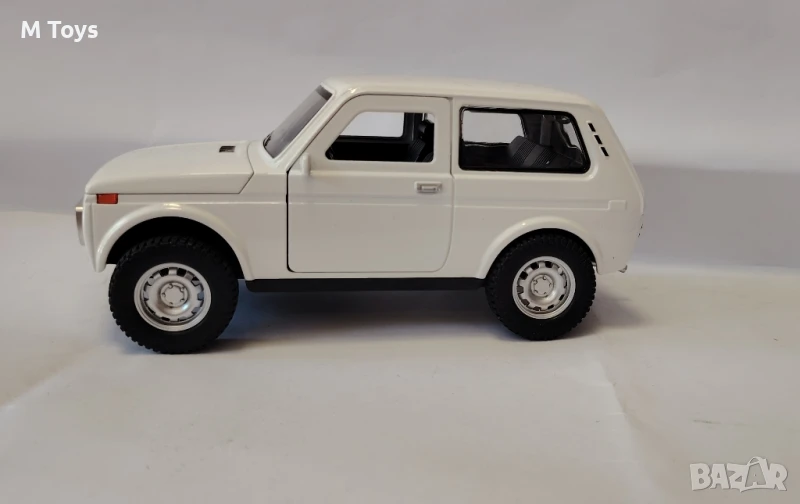 Метален модел Лада Нива 1:18 със звук и светлина! , снимка 1